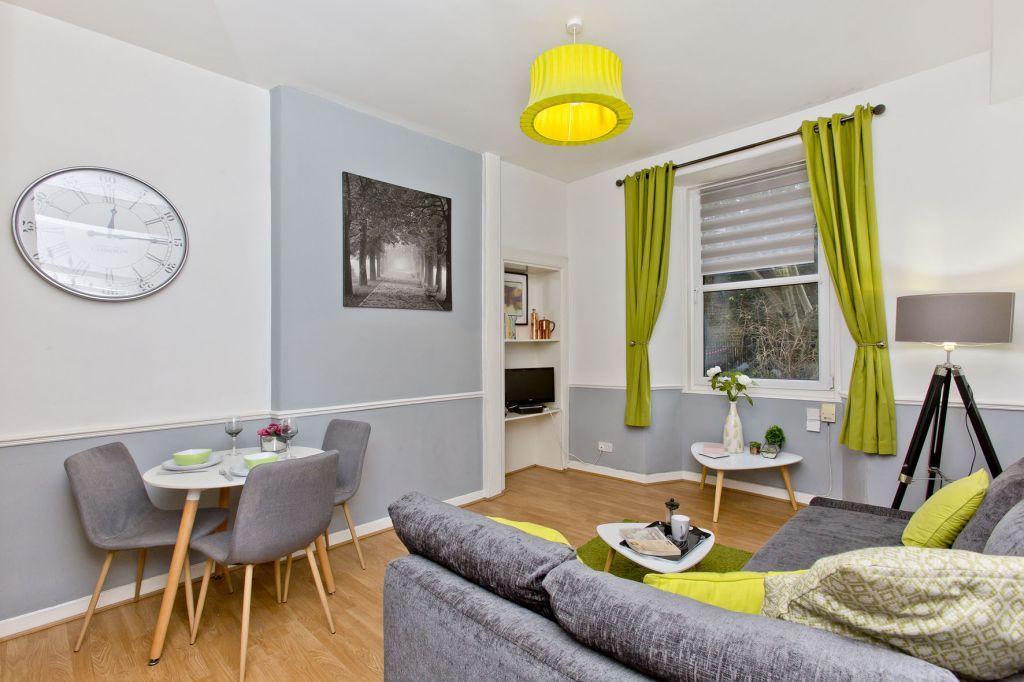 15/2 Yeaman Place, Polwarth EH11  