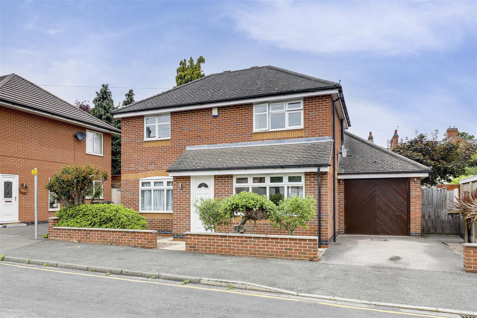 3 bed detached house for sale in Broadgate Avenue, Beeston