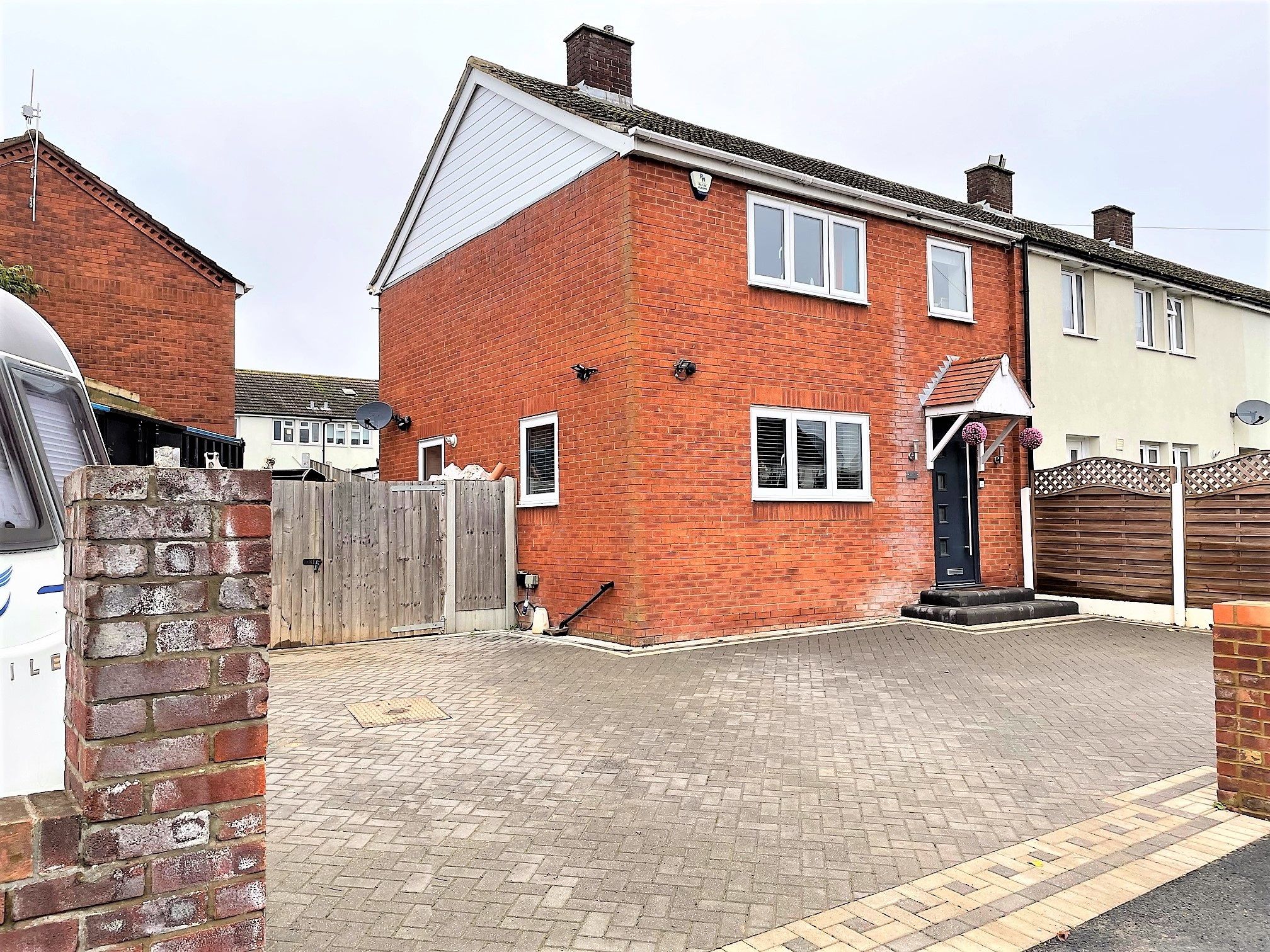 3 bed end terrace house for sale in Lodge Lane, Collier Row, Romford