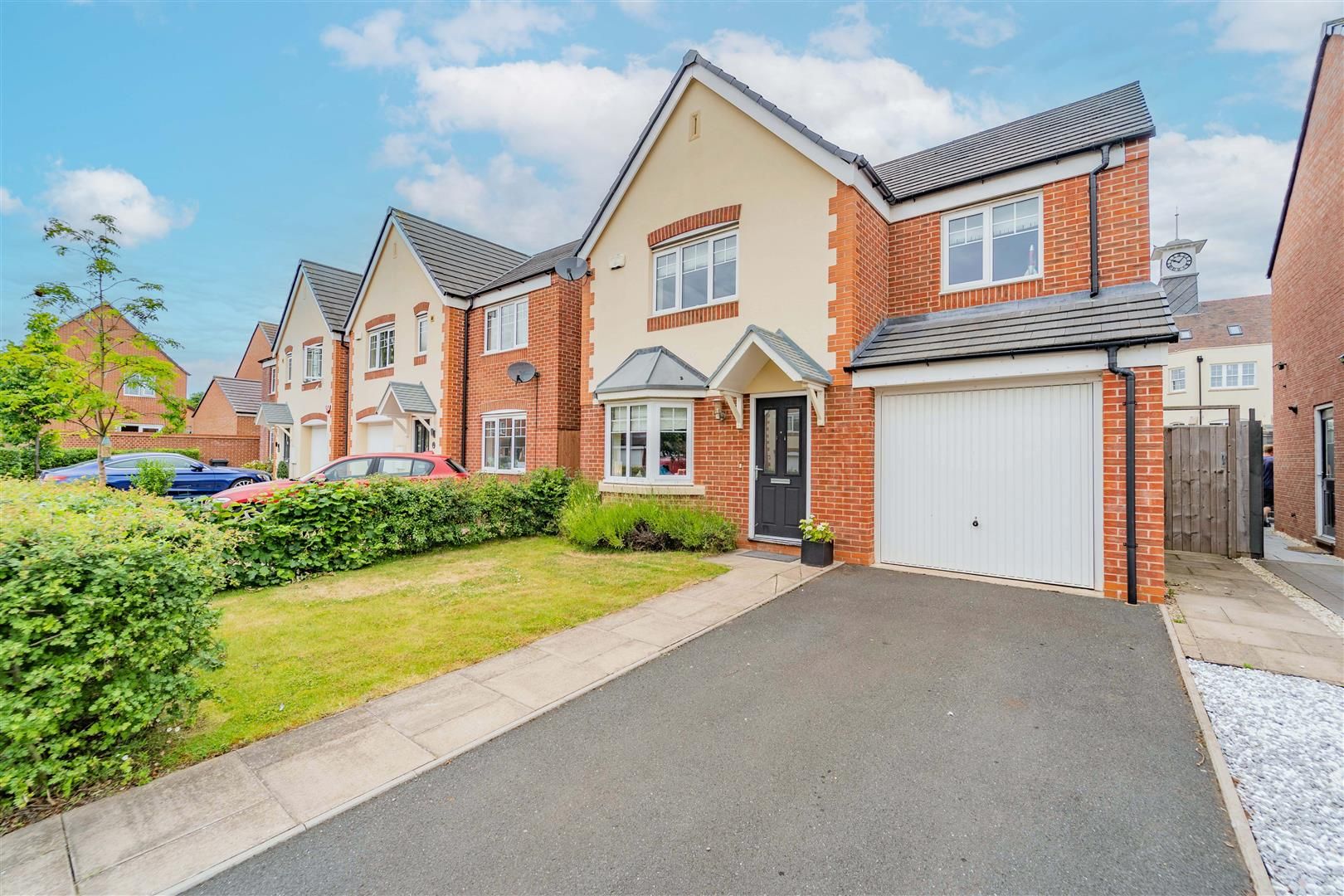 4 bed property for sale in Martineau Drive, Harborne, Birmingham B32