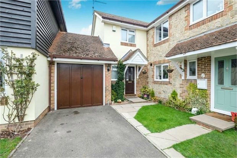 3 bed semidetached house for sale in Old Barn Close, Kemsing