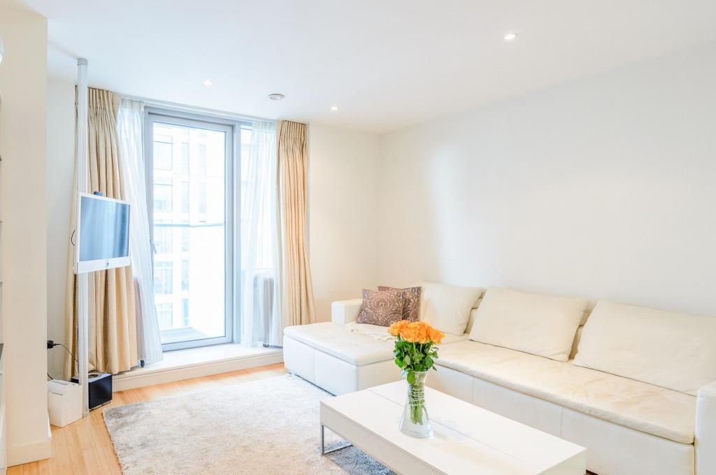 Pan Peninsula Canary Wharf South Quay Isle Of Dogs London E14  