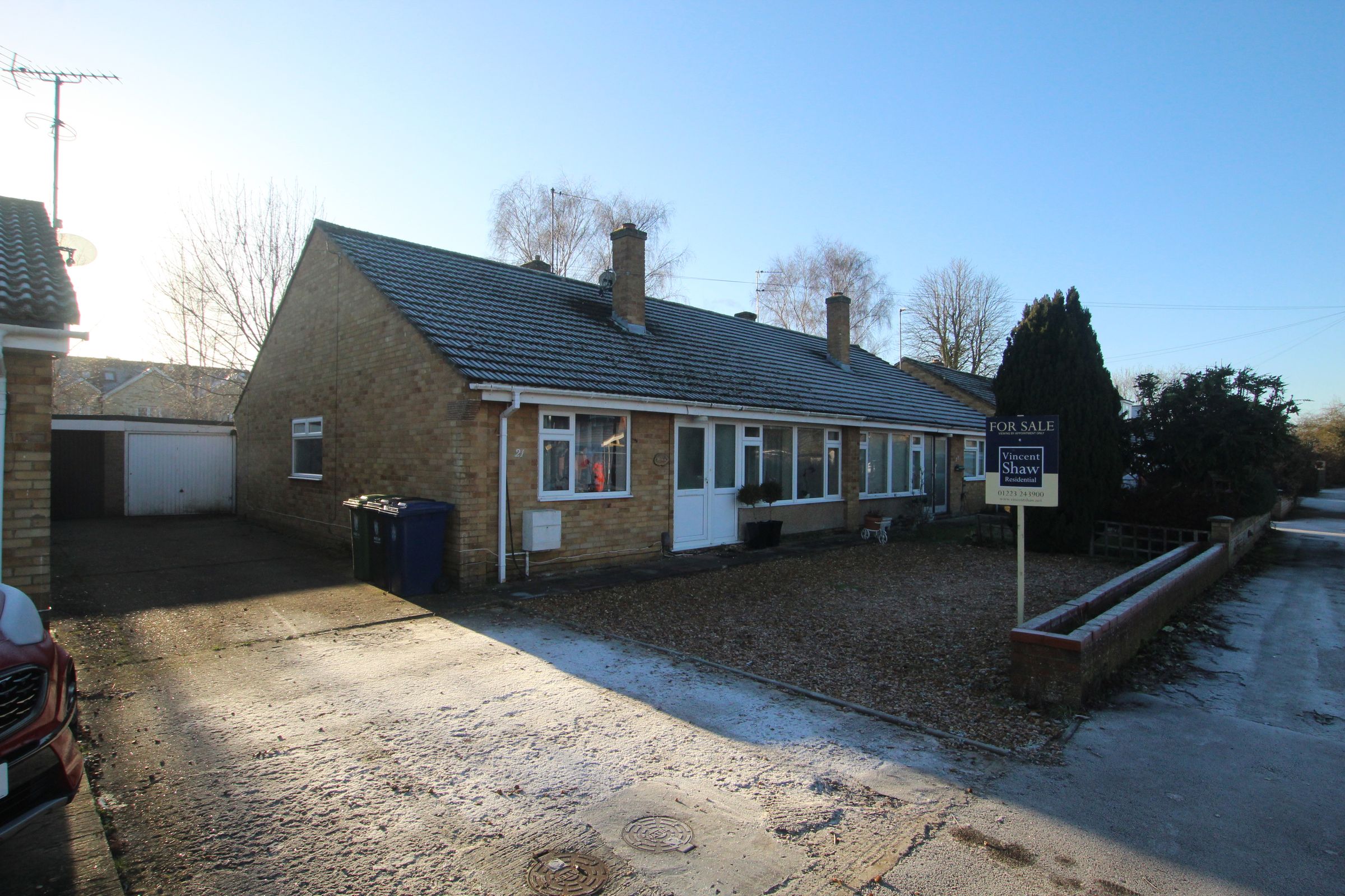 3 bed semidetached bungalow for sale in Springfield Road, Sawston