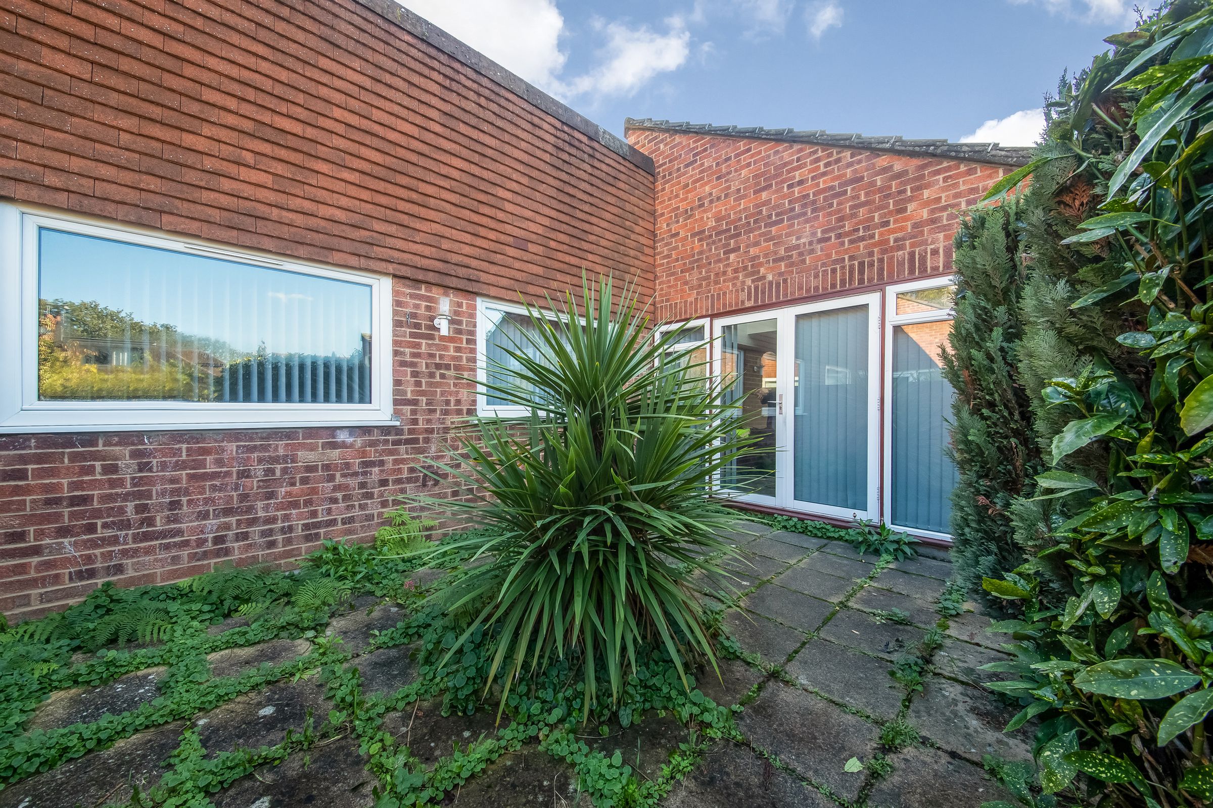 2 bed terraced bungalow for sale in Orchard Close, Forest Hill SE23