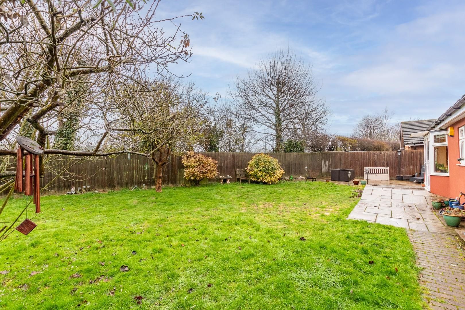 3 bed detached bungalow for sale in Furlong Lane, Totternhoe, Dunstable