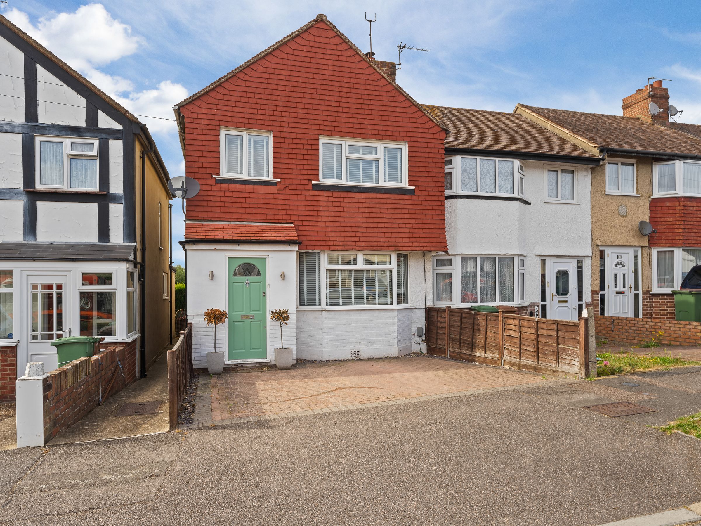 3 bed end terrace house for sale in Buckland Way, Worcester Park KT4