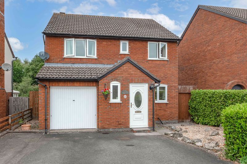 4 bed detached house for sale in Underwood Close, Callow Hill, Redditch