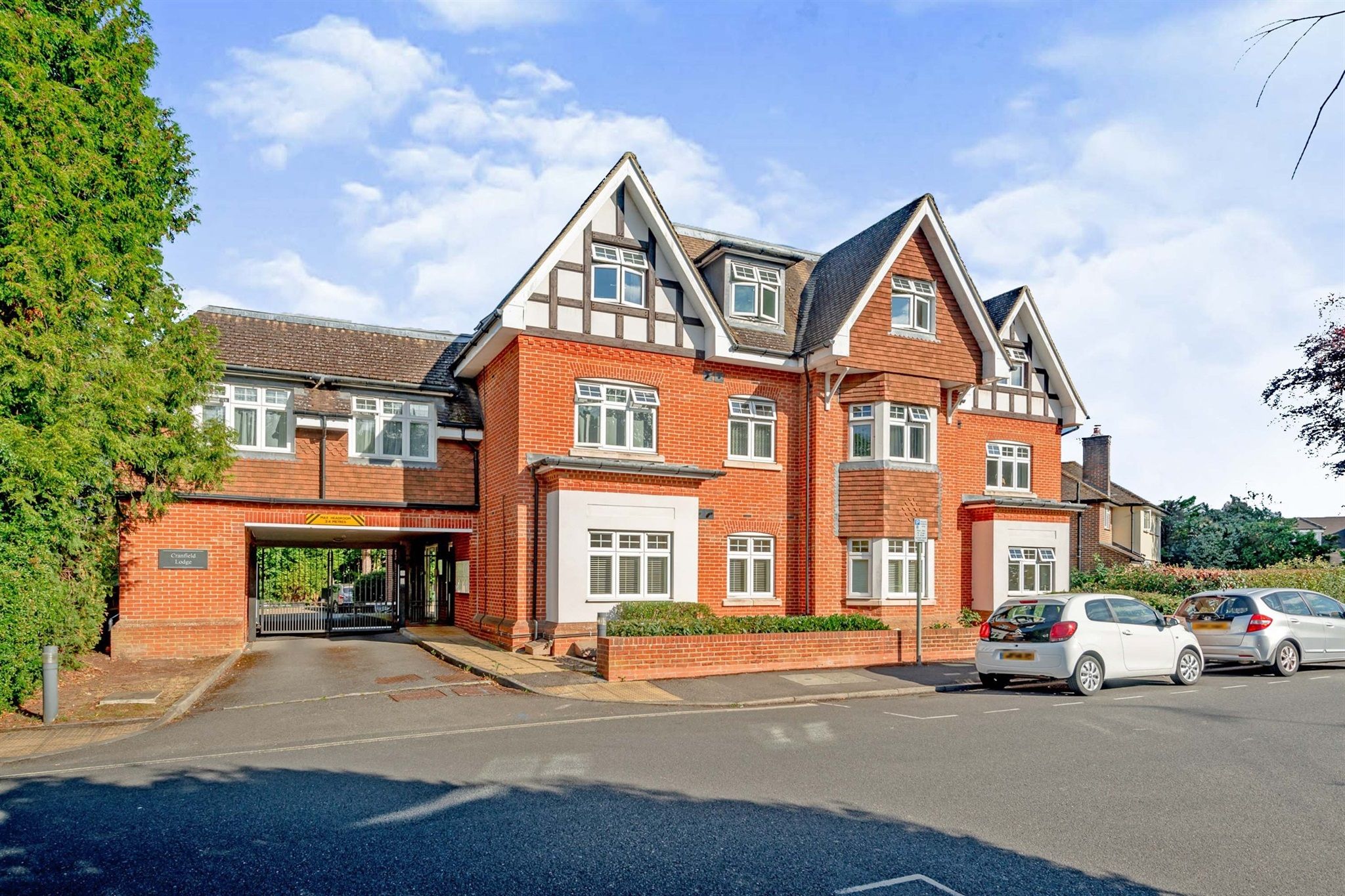 2 bed flat for sale in Maypole Road, East Grinstead RH19 Zoopla