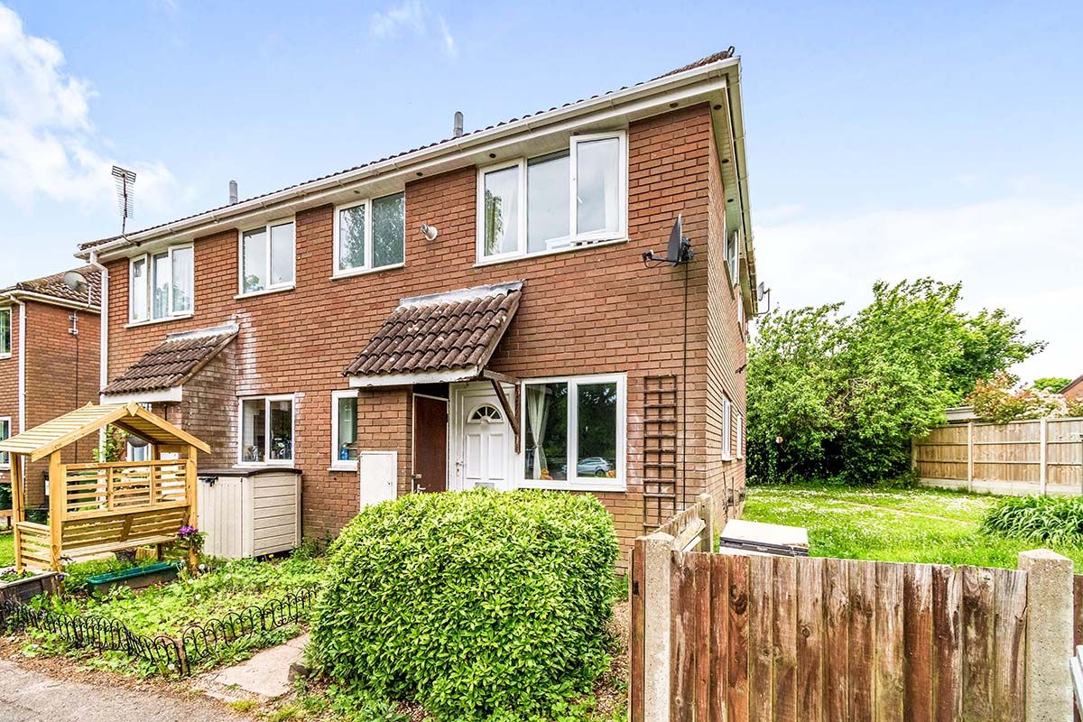 1 bed terraced house for sale in Tickner Close, Botley, Southampton