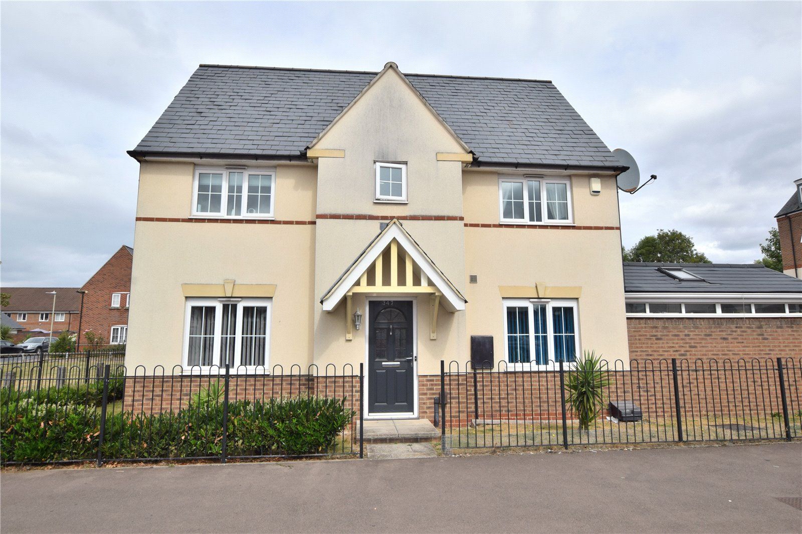 3 bed semidetached house for sale in Barton Street, Gloucester GL1