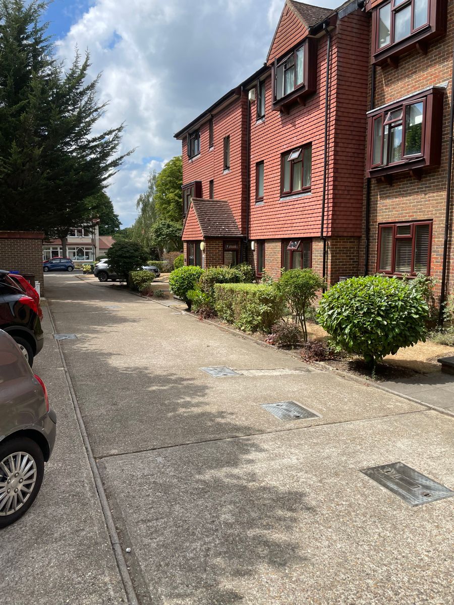 2 bed flat to rent in Chandler Court, 7 Holmwood Gardens, Wallington