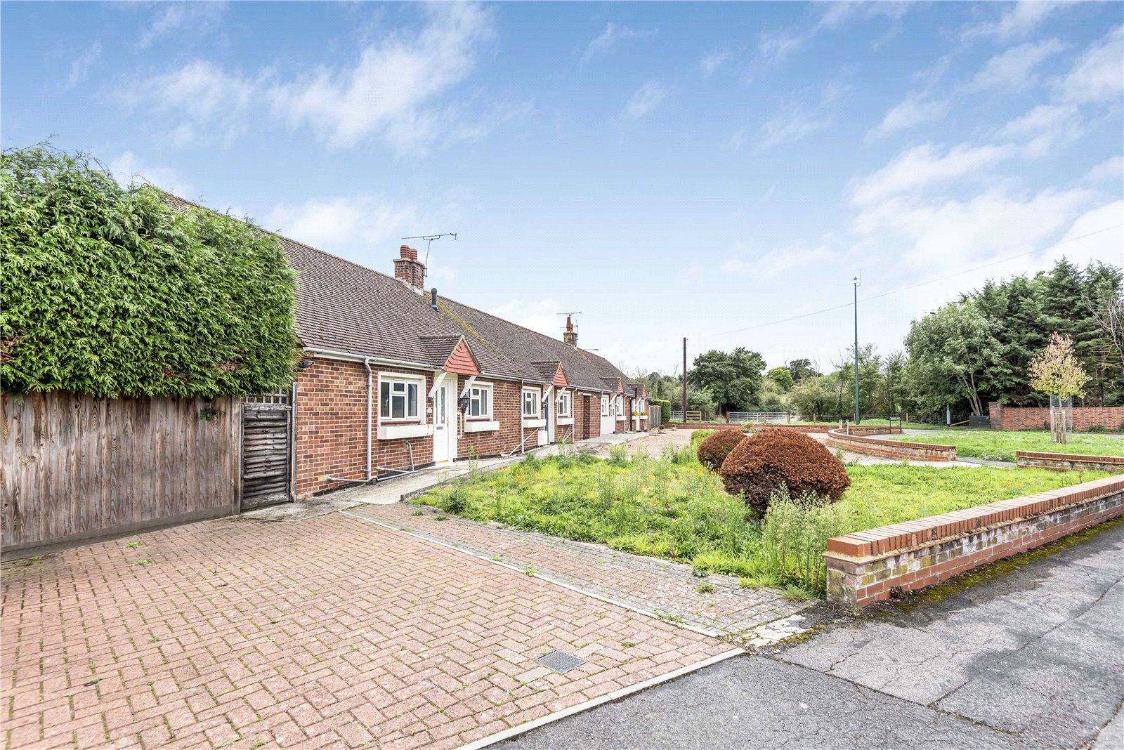 1 bed bungalow for sale in Kingsbury Drive, Old Windsor, Windsor