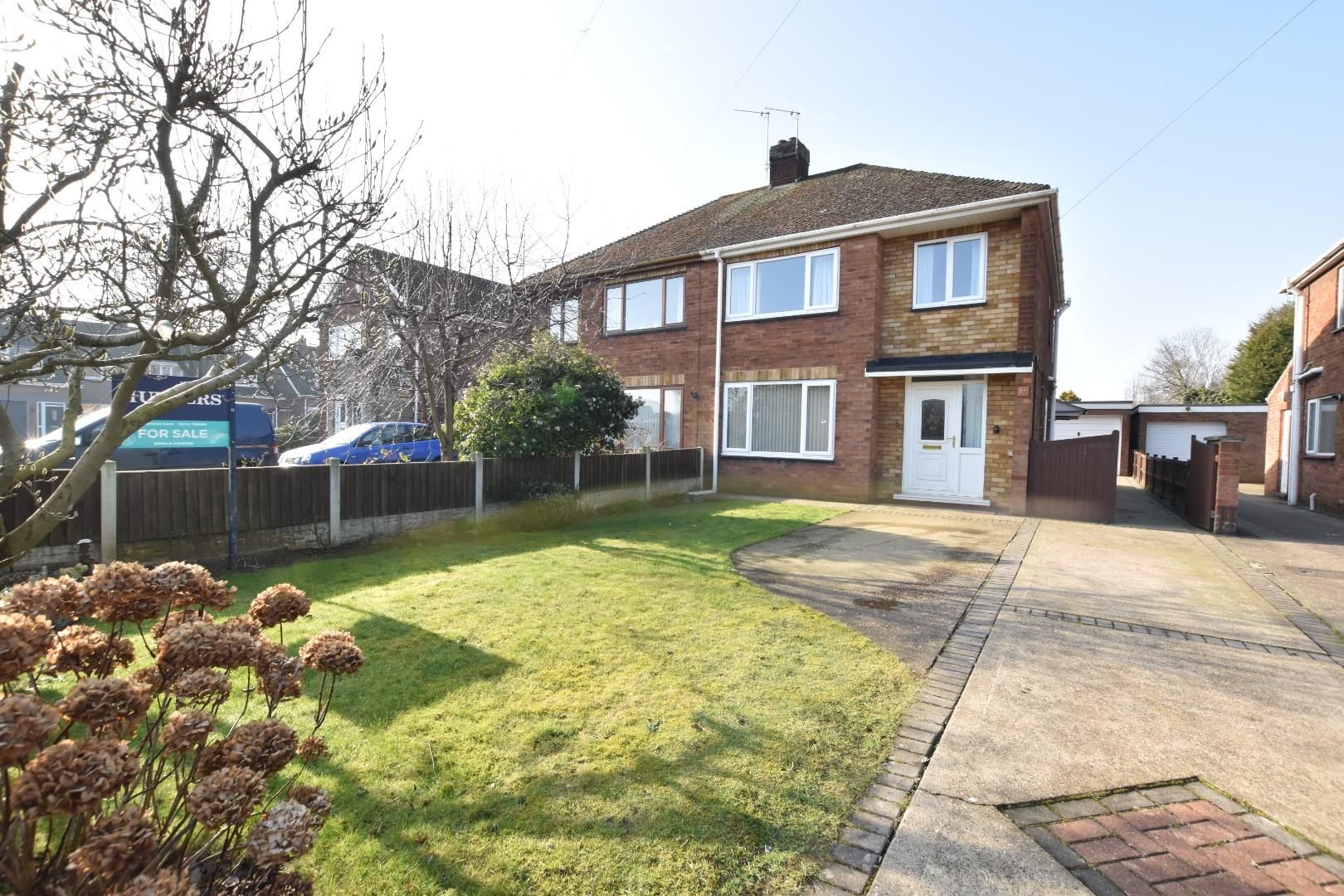 3 bed semidetached house for sale in St. Catherines Crescent