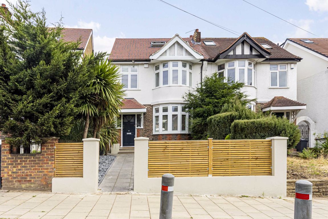 4 bed property for sale in Valley Road, London SW16 Zoopla