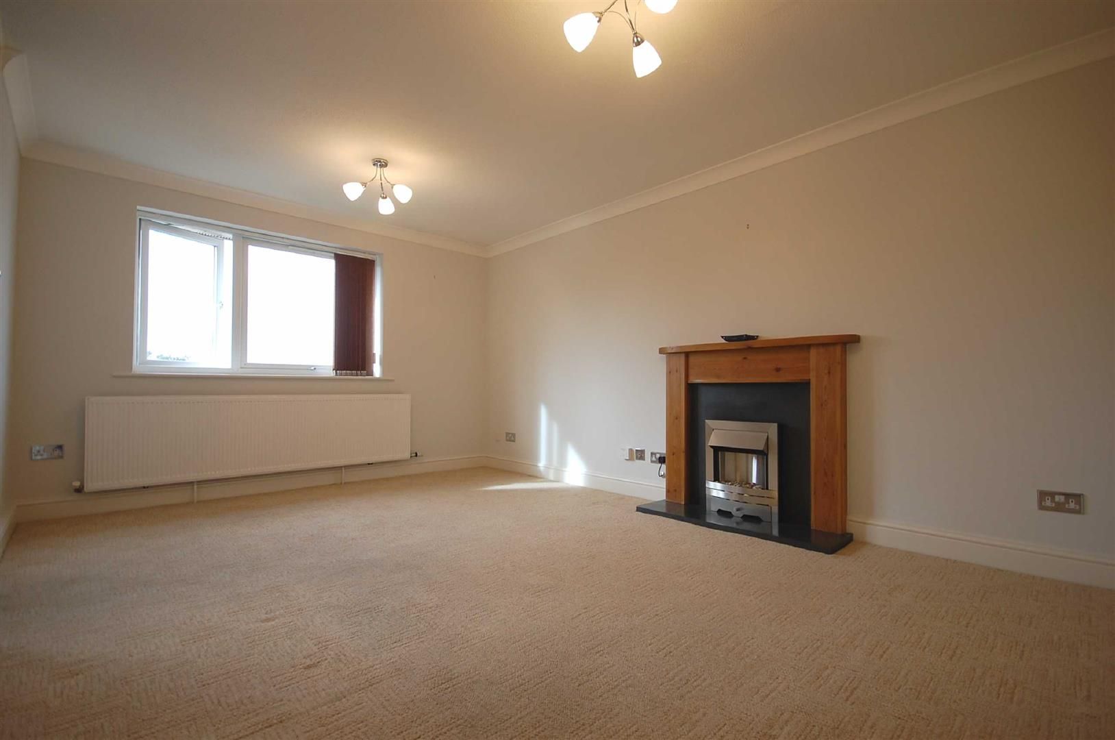 2 bed flat to rent in Aylsham Drive, Ickenham, Uxbridge UB10 Zoopla