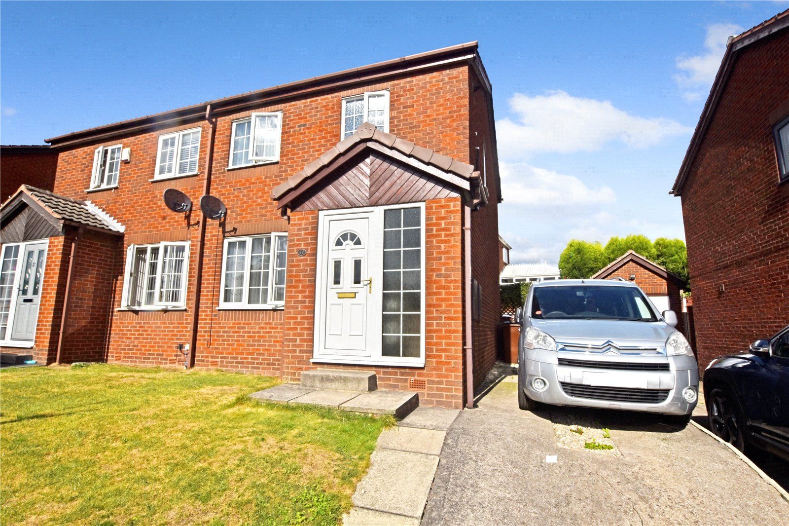 3 bed semidetached house for sale in Way, Tingley, Wakefield