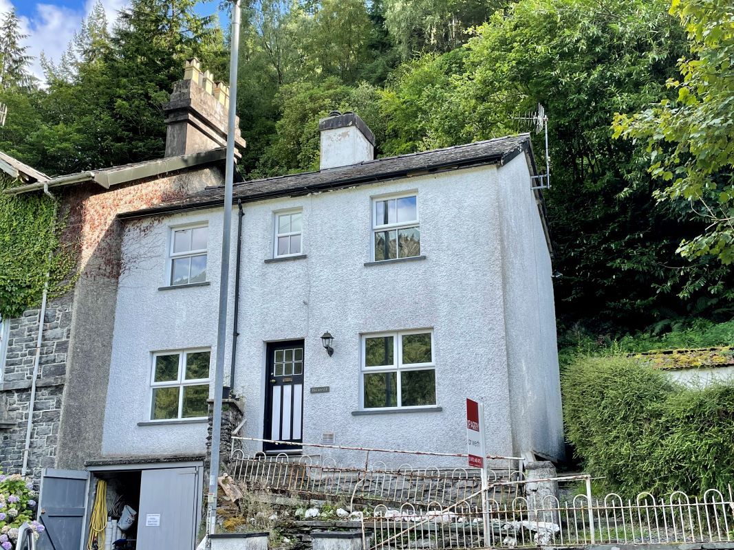 3 bed end terrace house for sale in Hafanedd, Holyhead Road, BetwsY