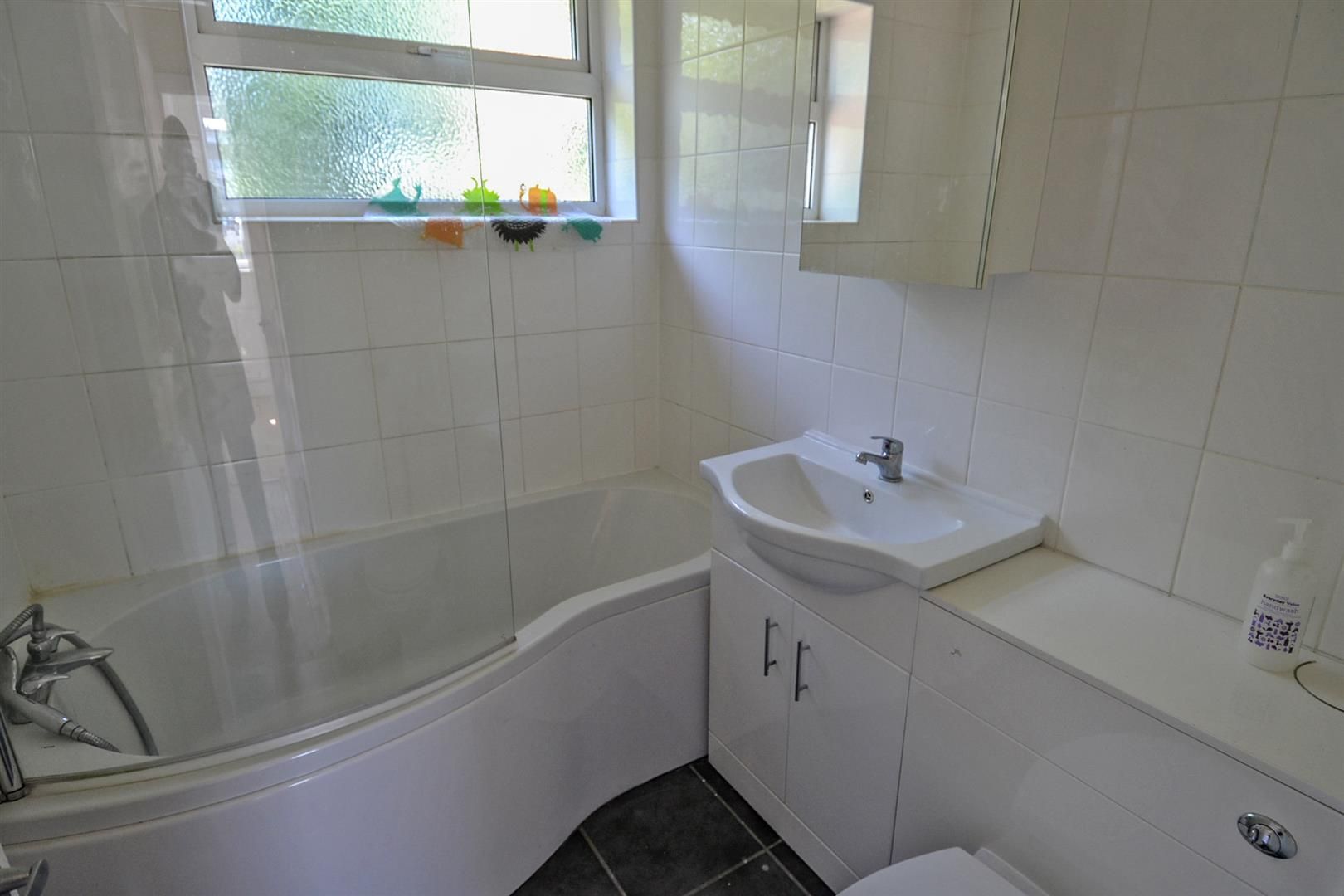 3 bed semidetached house to rent in Sunbury Road, Northfield