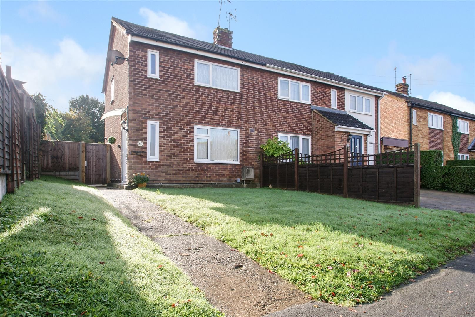 2 bed semidetached house for sale in Thornbera Road,