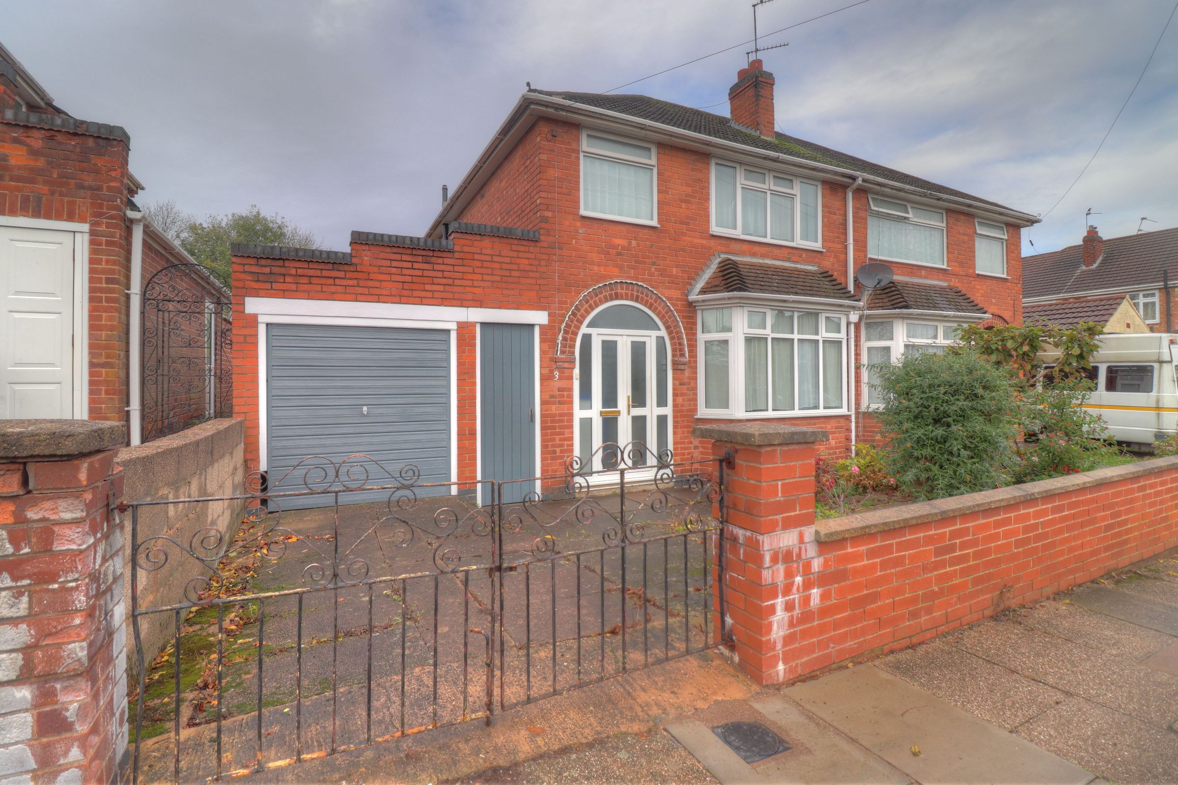 3 bed semidetached house for sale in Mendip Avenue, Leicester LE4 Zoopla
