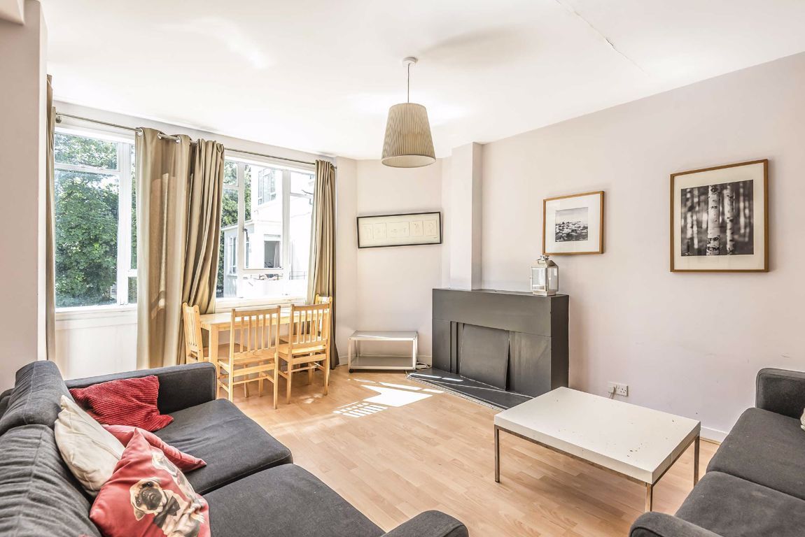 Thurleigh Court, Nightingale Lane, Balham SW12  