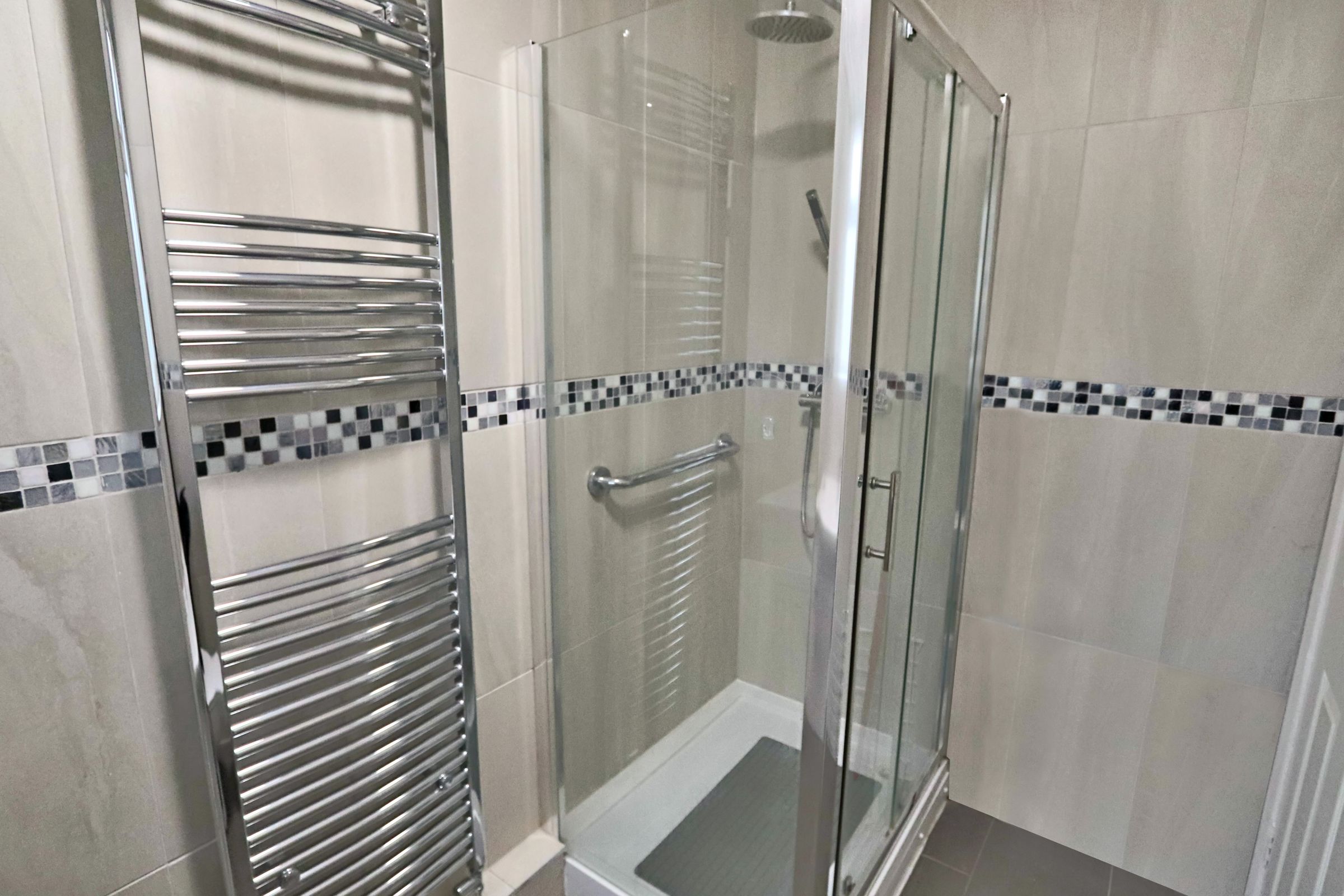 2 bed flat for sale in Stafford Road, Caterham CR3 Zoopla