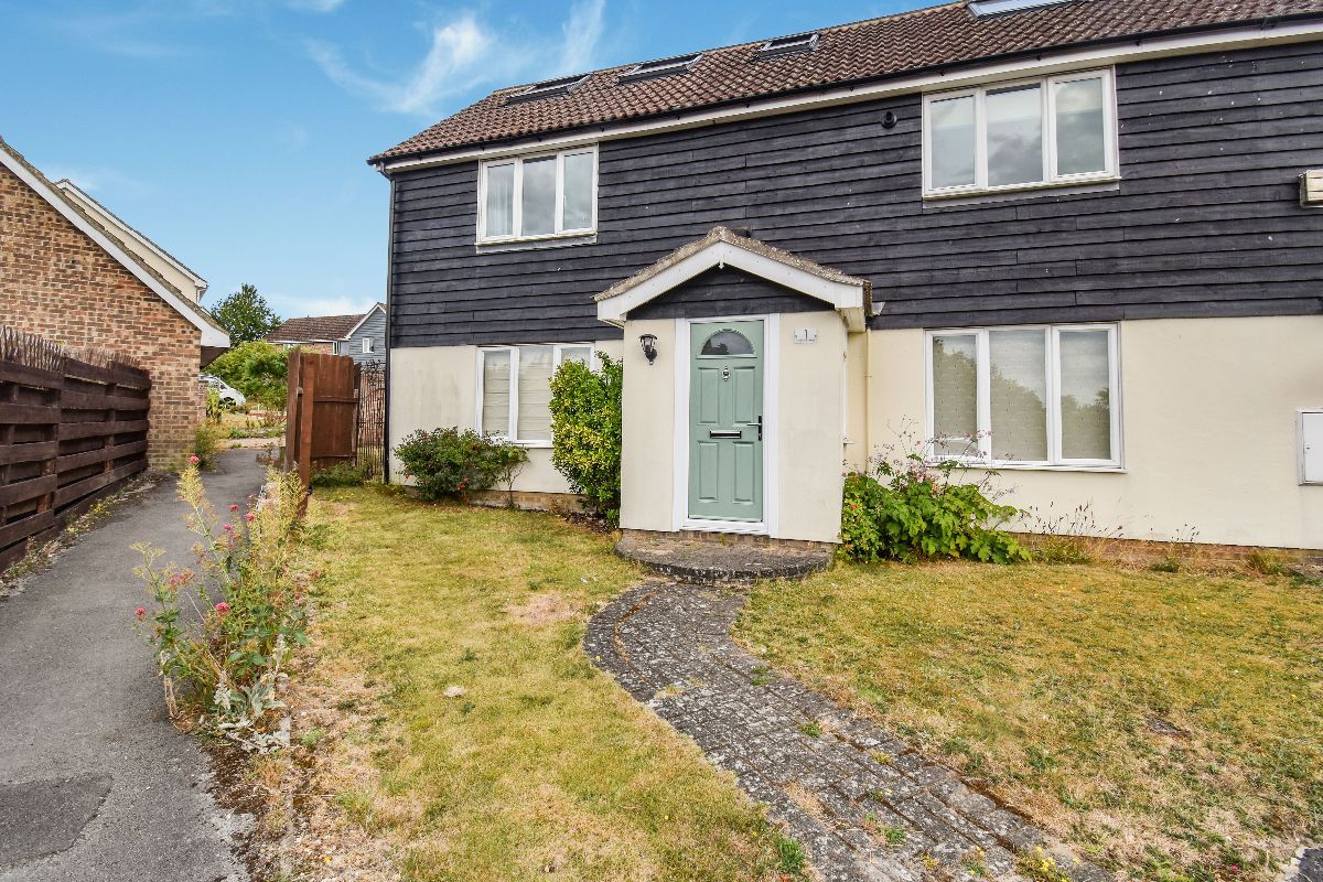 5 bed end terrace house for sale in Hollybush Way, Linton, Cambridge