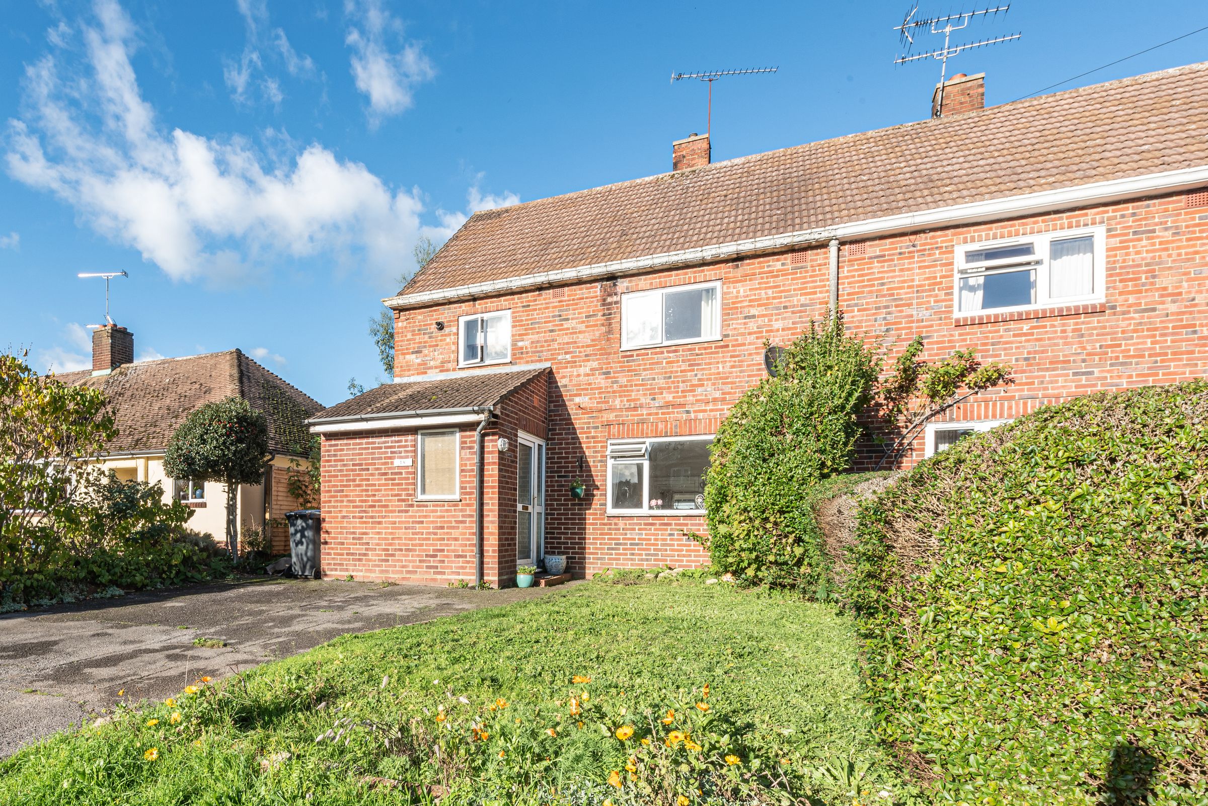 3 bed semidetached house for sale in Hearmon Close, Yateley, Hampshire
