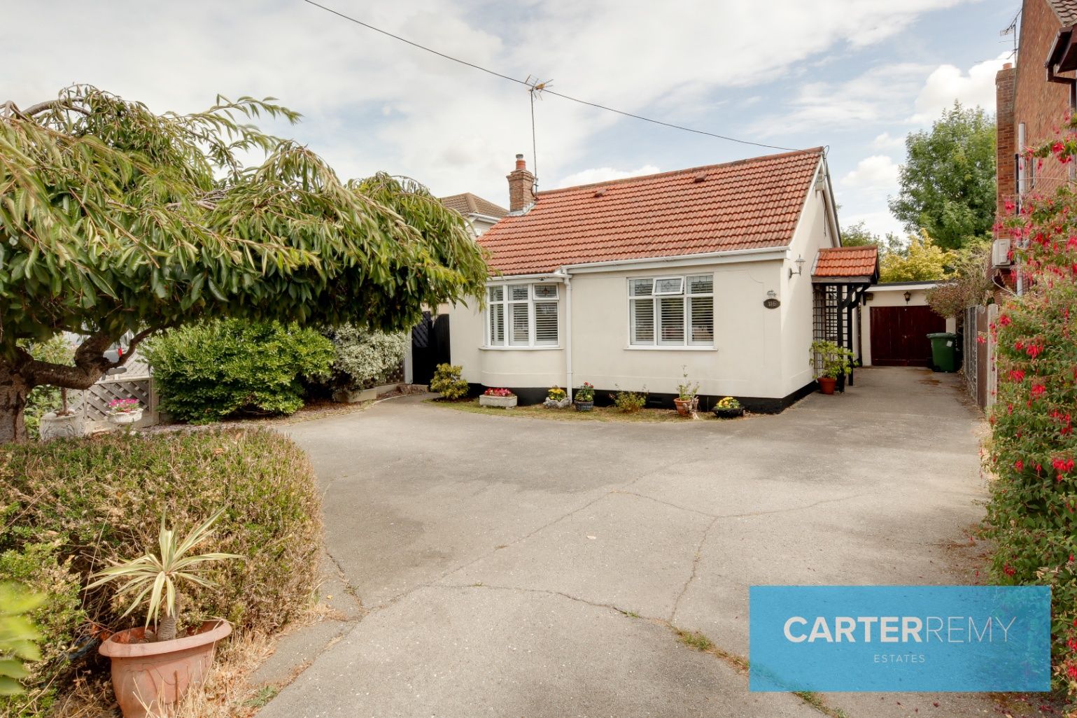 2 bed bungalow for sale in Pound Lane, Bowers Gifford SS13 Zoopla