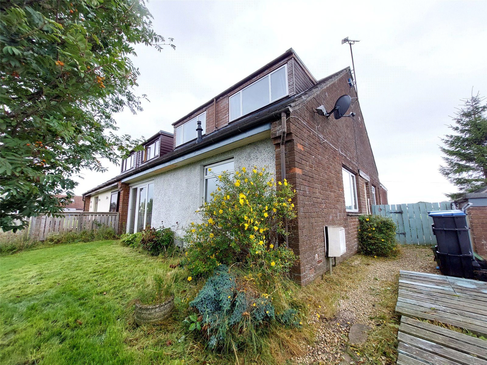4 bed semidetached house for sale in Holm Crescent, Fenwick, Kilmarnock KA3 Zoopla