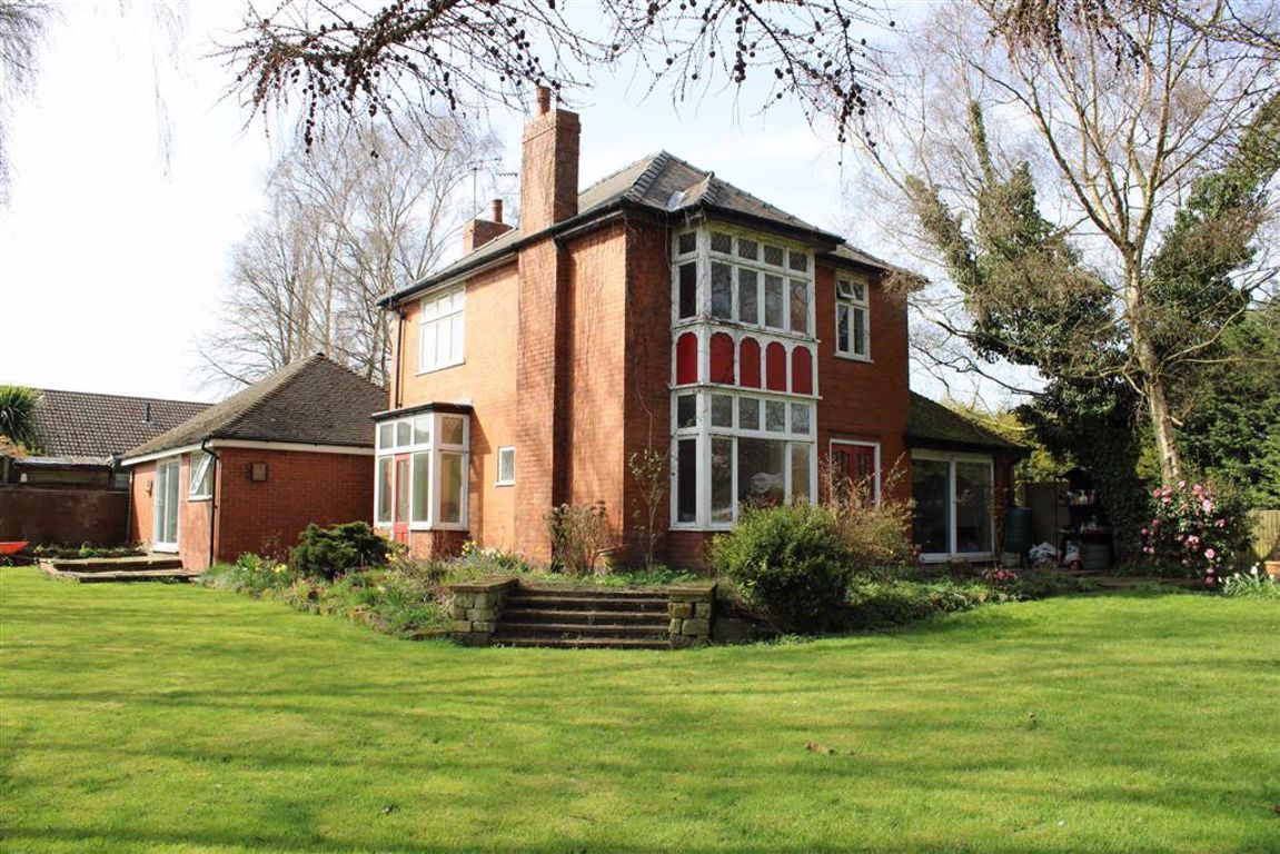 3 bed detached house for sale in Victoria Road, Pinxton, Nottingham