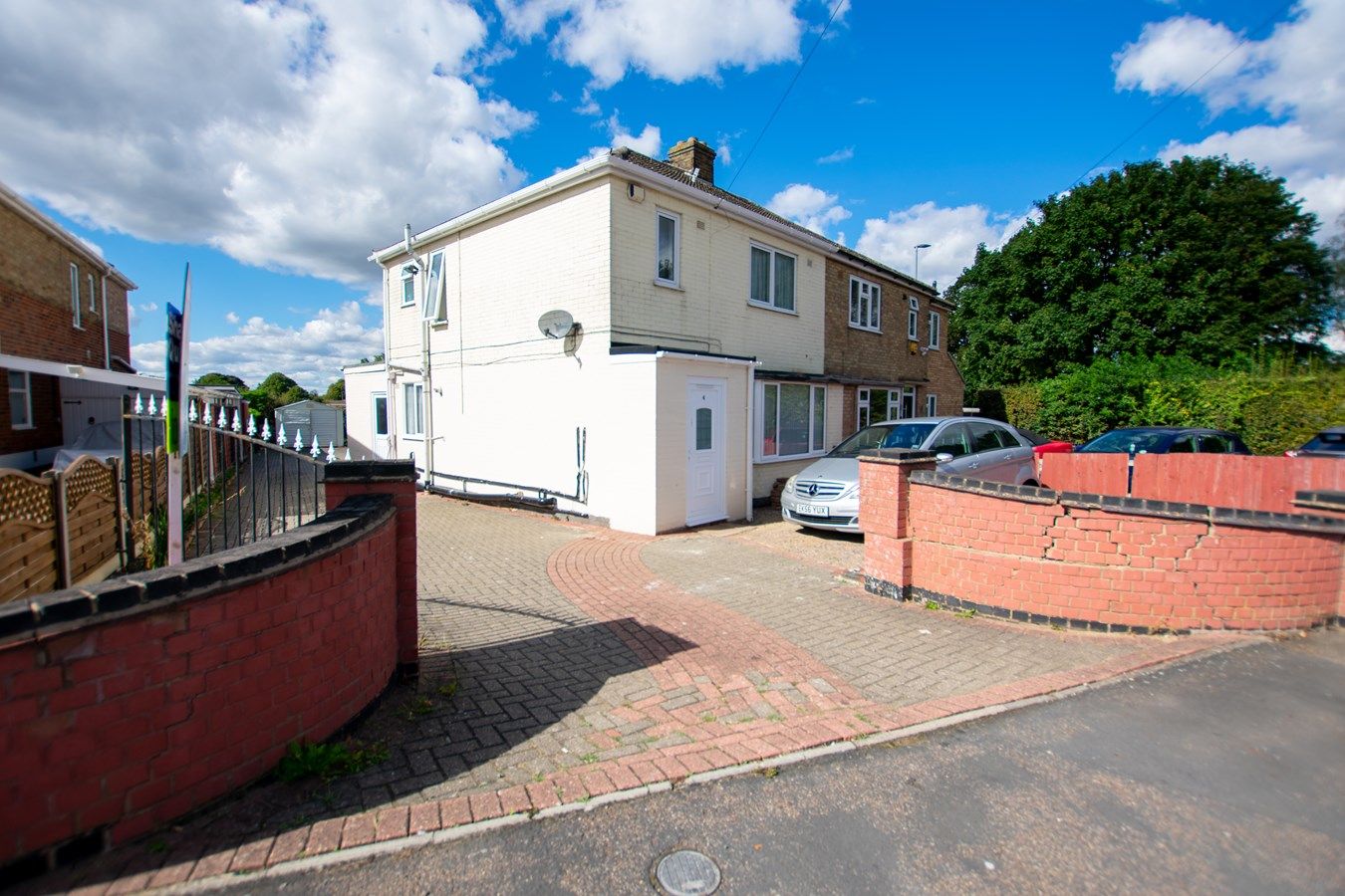 4 bed semidetached house for sale in Oakdale Avenue, Stanground