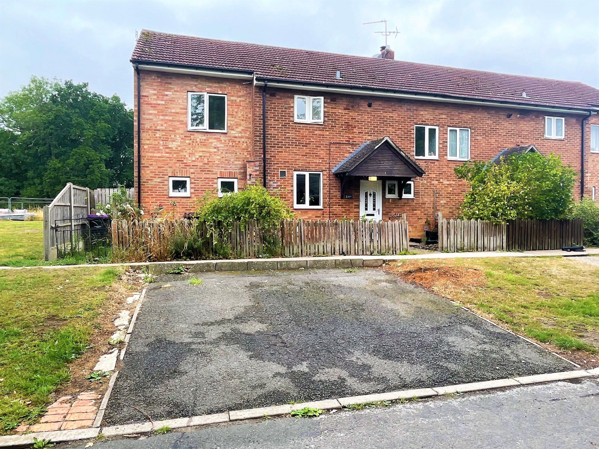 4 bed semidetached house for sale in Nettleton Drive, Witham St. Hughs