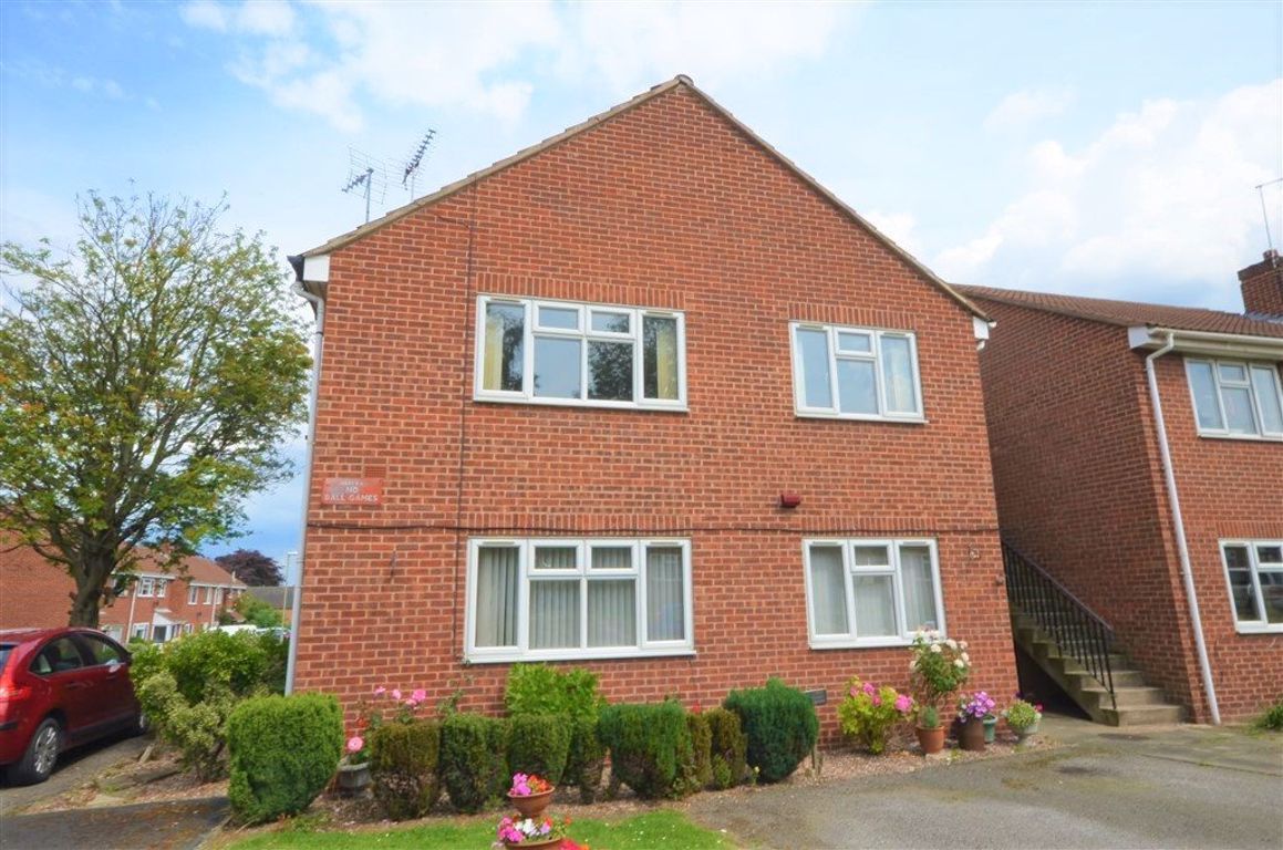 2 bed flat to rent in Beechwood Croft, Sherburn In Elmet LS25 Zoopla