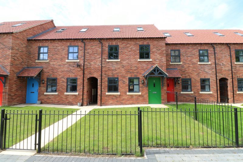 3 bed terraced house for sale in Church View, Crowle, Scunthorpe DN17