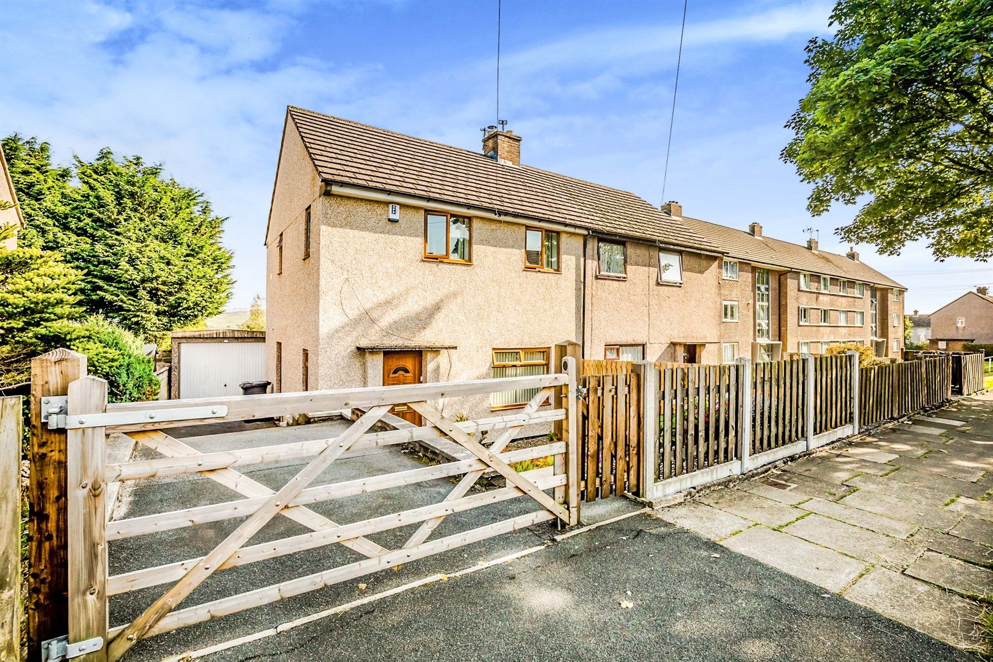 3 bed semidetached house for sale in Illingworth Road, Illingworth