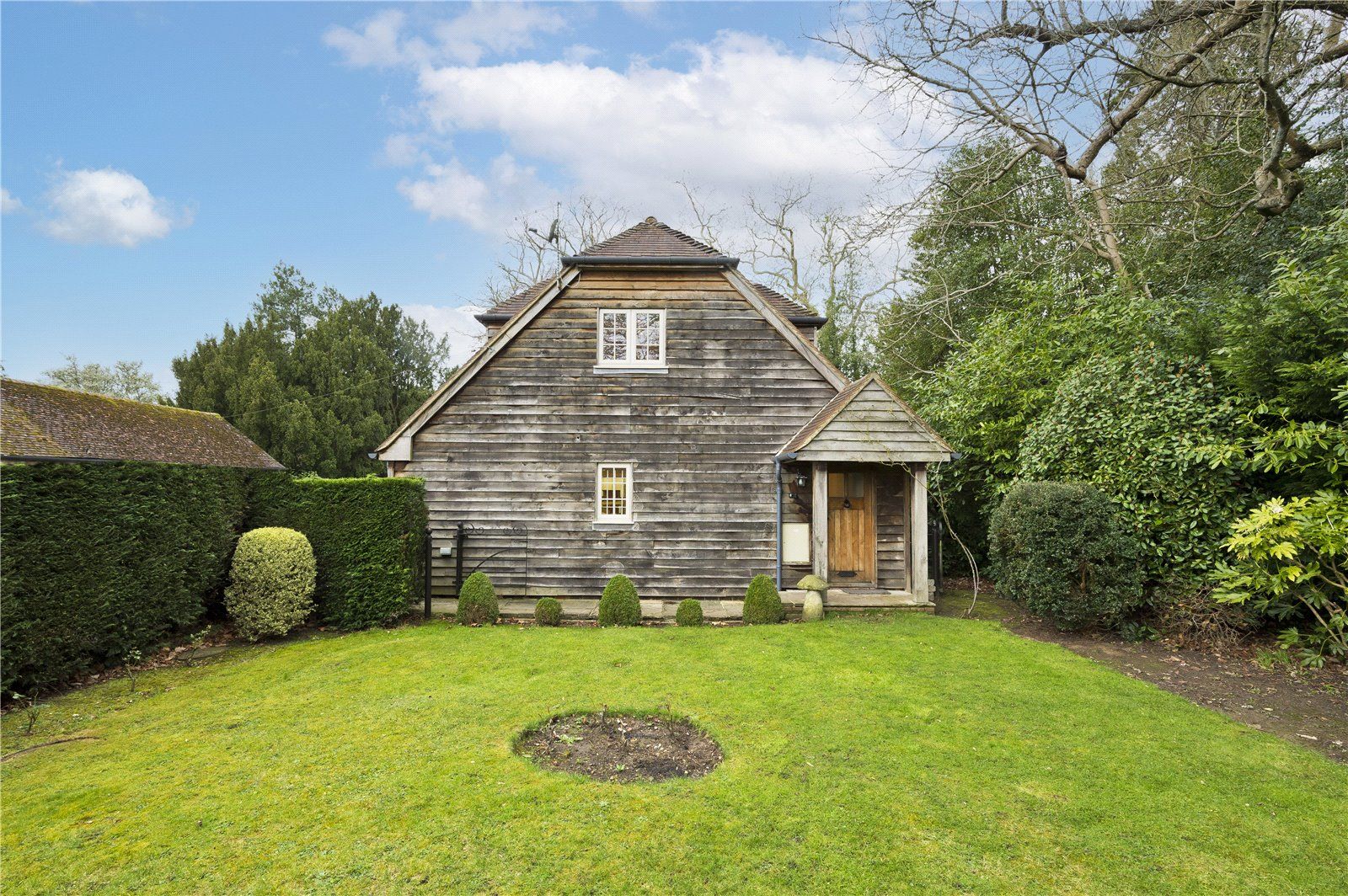 2 bed flat to rent in Petworth Road, Chiddingfold, Godalming, Surrey