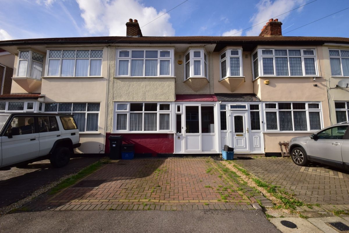 3 bed end terrace house to rent in Jarrow Road, Romford RM6 Zoopla