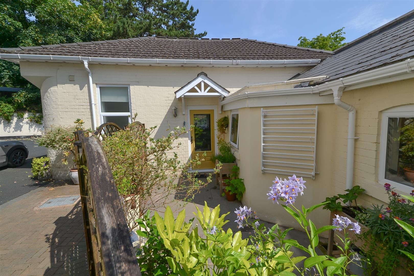 2 bed flat for sale in Victoria Court, Albert Road North, Malvern WR14