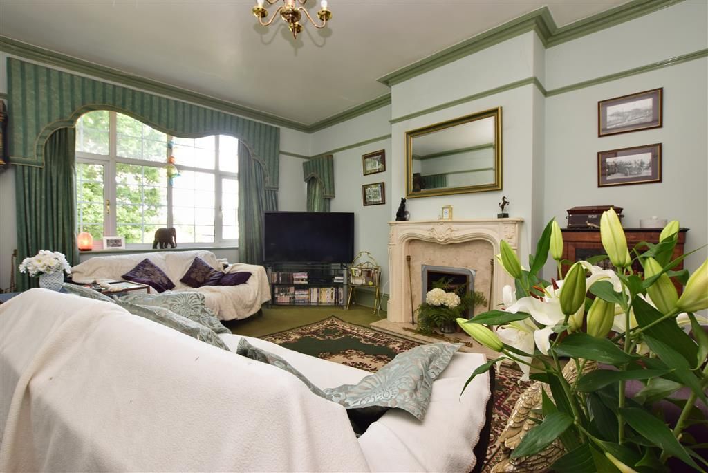 Cavendish Road, Redhill, Surrey RH1  