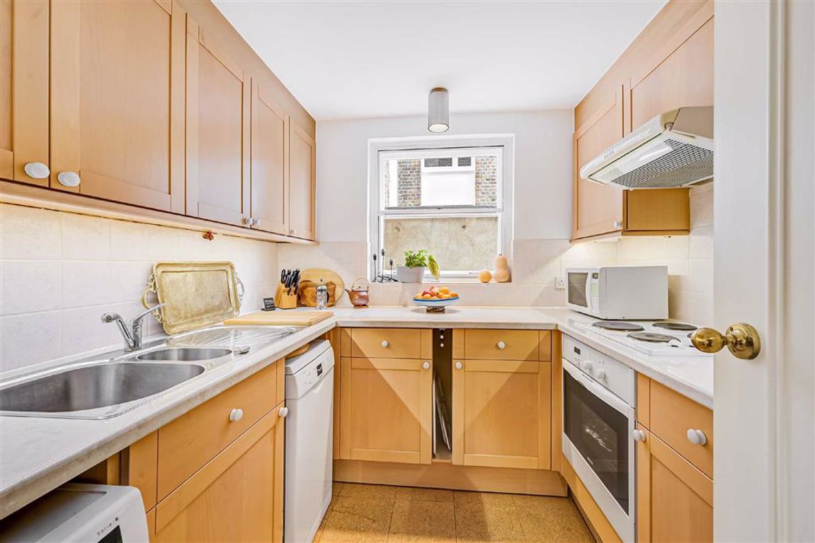 2 bed flat for sale in Earl's Court Square, London SW5 Zoopla