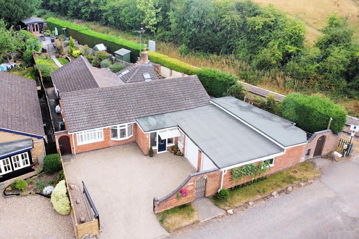 4 bed detached bungalow for sale in Station Drive, Kirby Muxloe