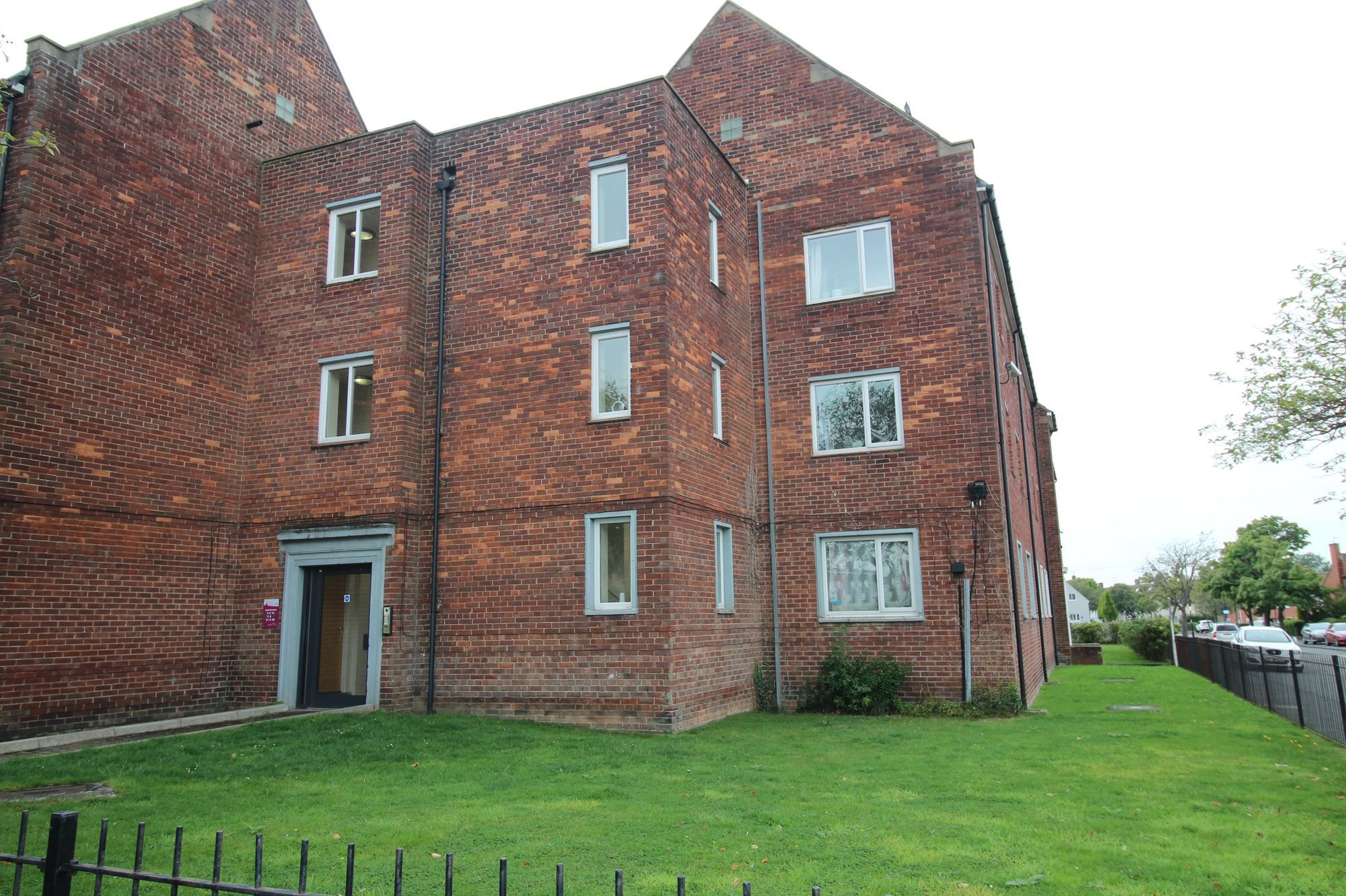 2 bed flat for sale in Kirkley Lodge, Park Avenue, Gosforth, Newcastle