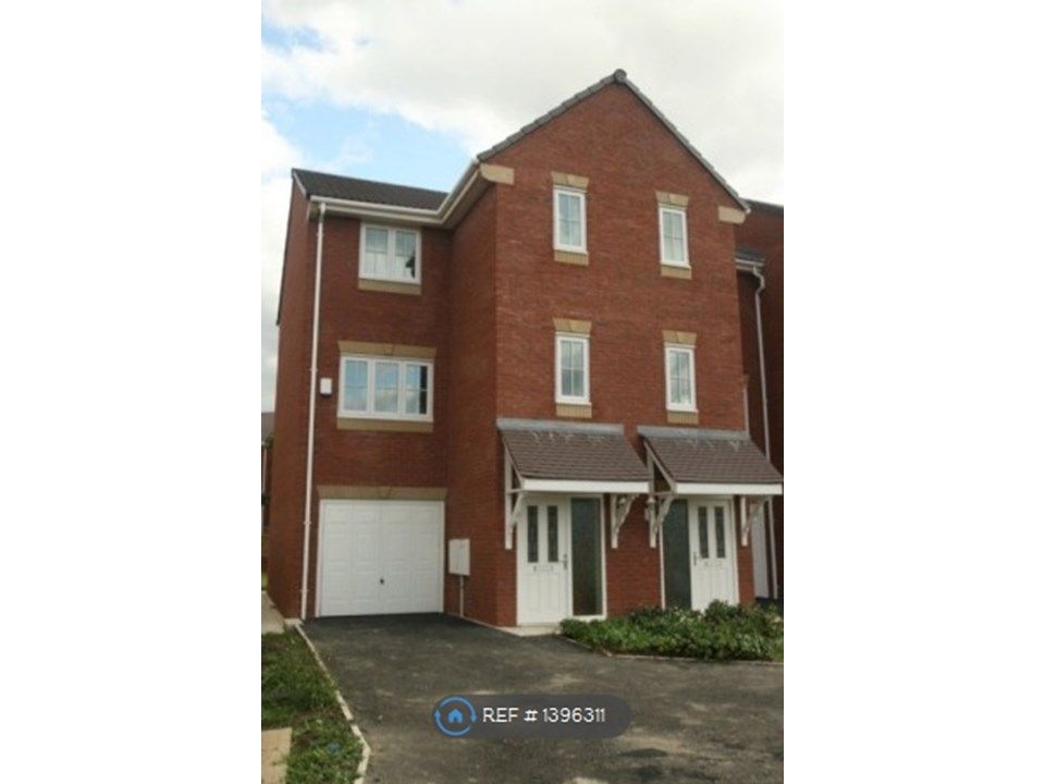 4 bed terraced house to rent in Spring Place Gardens, Mirfield WF14