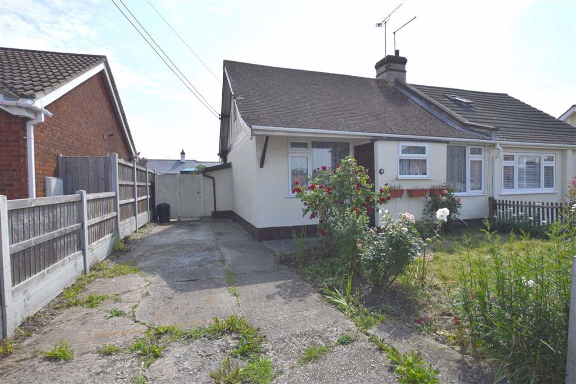 Craven Avenue, Canvey Island, Essex SS8  