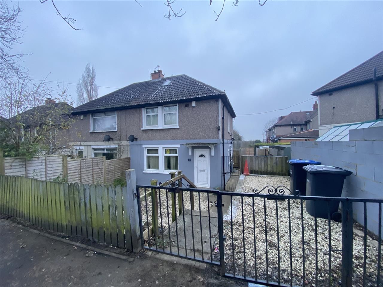 2 bed semidetached house to rent in Radcliffe Avenue, Bradford BD2