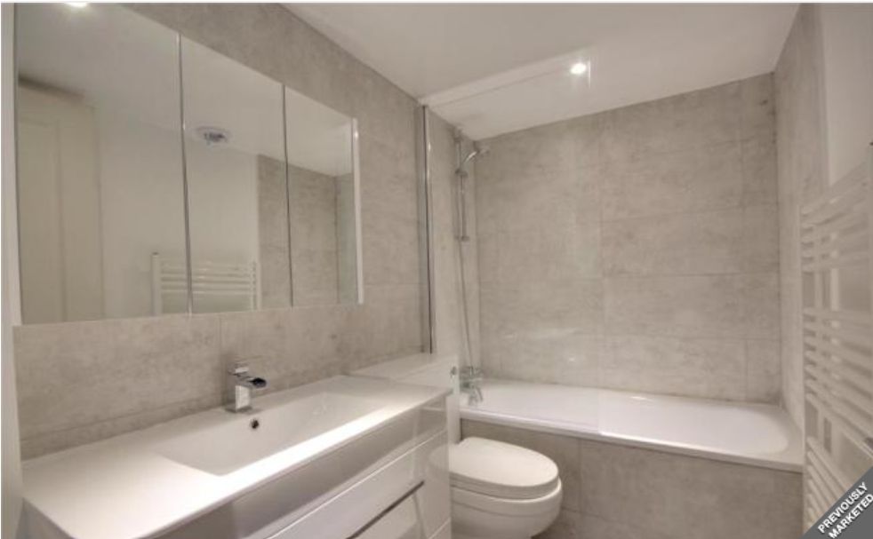 2 bed flat to rent in High Street, Egham TW20 Zoopla