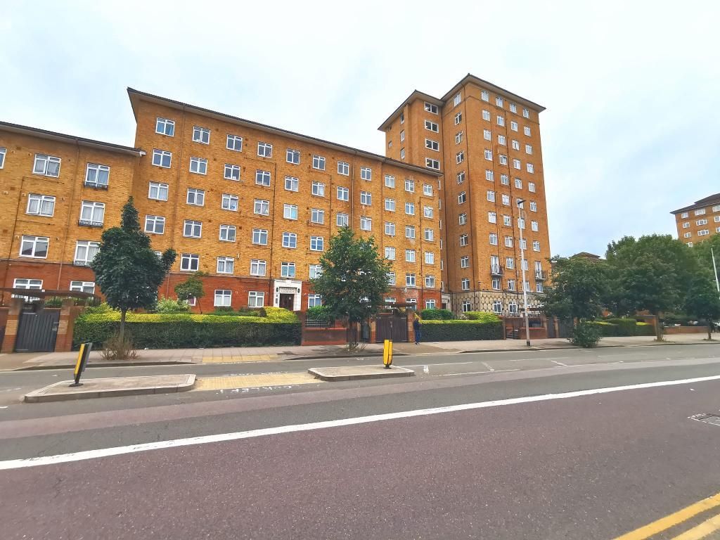 3 bed flat to rent in Wandsworth Road, Vauxhall, London SW8 Zoopla