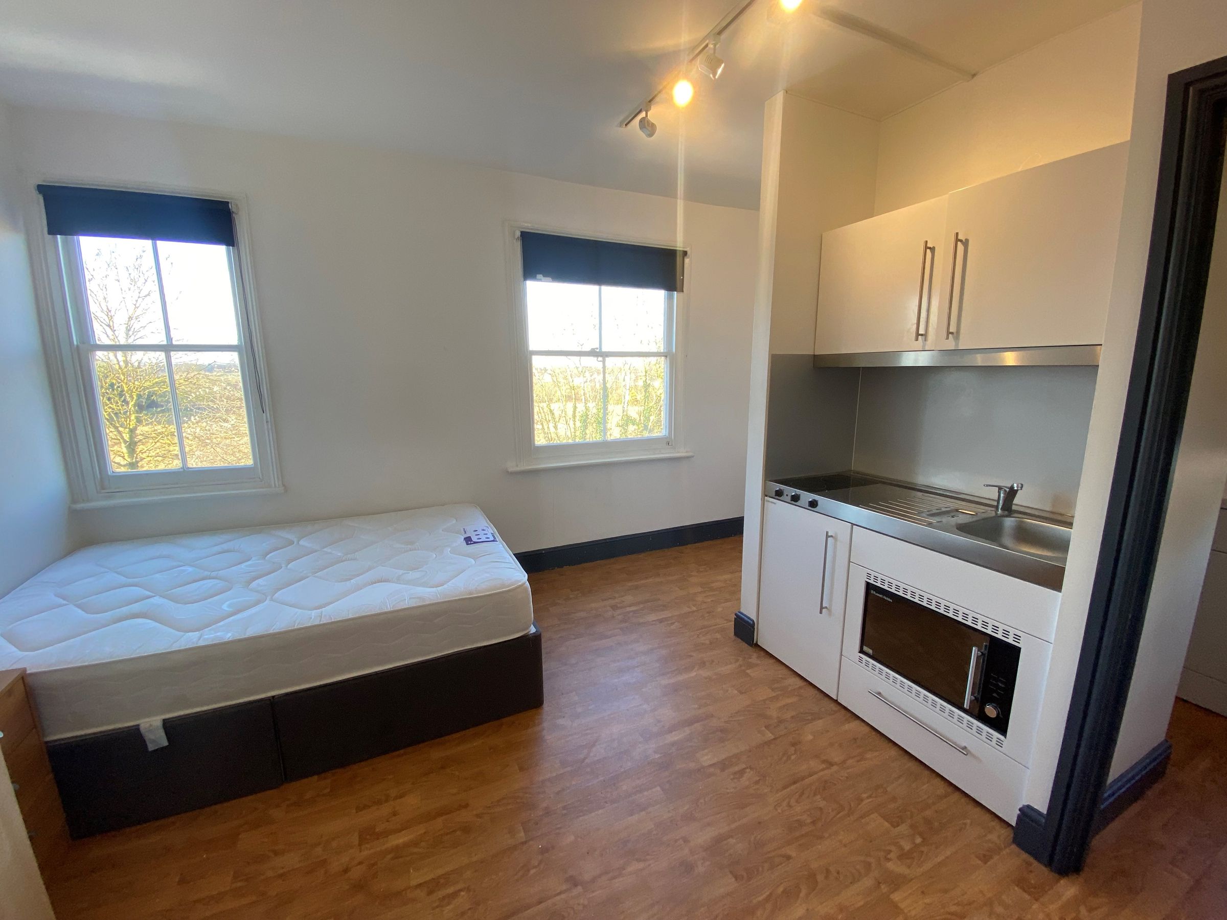 6 bed detached house to rent in Prestland House, Pinvin, Pershore WR10