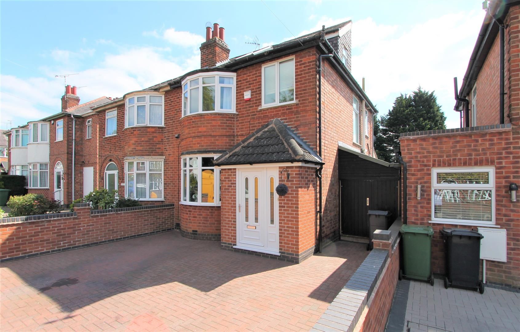 4 bed semidetached house for sale in Cardinals Walk, Humberstone